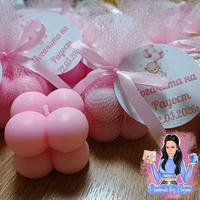 Подаръци за гости - бъбъл свещ в розово с опаковка и етикетче