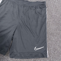 Nike къси панталони L размер