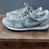 Nike 36.5 маратонки