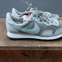 Nike 36.5 маратонки