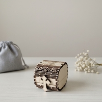 Кутийка за кръстче и косичка