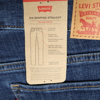 Levi’s 314 Shaping Straight Jeans • W32