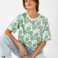 Puma ESS+ Blossom AOP Tee бяла тениска с принт • M