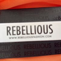 Rebellious сатенена рокля • L
