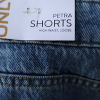 ONLY Petra Denim Shorts • M