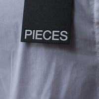 PIECES Ефирна бяла блуза с волани • L Oversized