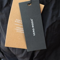 Vero Moda Черна рокля с колан • M