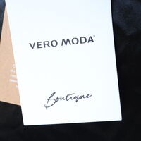 Vero Moda Boutique Черна сатенена пола с дантела • M