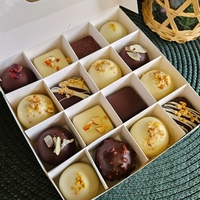 Коледна кутия с 16 бонбона