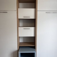 Модул „Горен и долен шкаф с подвижна маса“