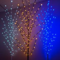 Светещо коледно дръвче модел с рози и цветя