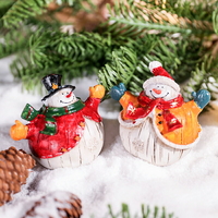 Коледни снежни човечета от полирезин – малка фигурка, идеална коледна украса за всеки дом