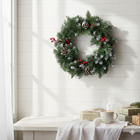 Коледен венец с шишарки и червени плодчета