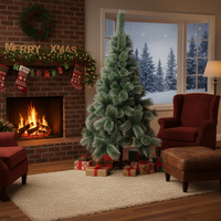 Коледна елха с шишарки и бели заскрежени връхчета