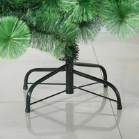 Естествено зелена елха с шишарки