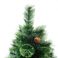 Естествено зелена елха с шишарки