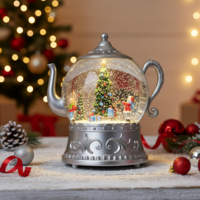 Коледна снежна топка във формата на чайник