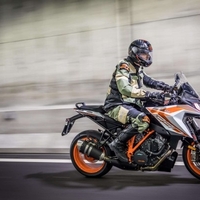 Мото каска SCHUBERTH C4 PRO CARBON BLACK/NEON YELLOW