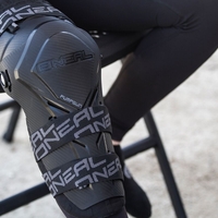 Наколенки O’NEAL PUMPGUN MX Carbon Look Knee