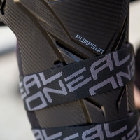 Наколенки O’NEAL PUMPGUN MX Carbon Look Knee