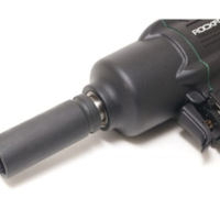 ПНЕВМАТИЧЕН ГАЙКОВЕРТ С КЪС ШПИНДЕЛ 1450 NМ 1/2″ ROCKFORCE