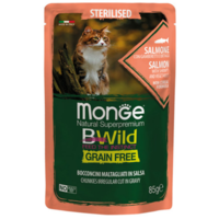 Monge BWILD Grain Free Sterilised със сьомга, скариди и зеленчуци – пауч с хапки в сос, без зърнени храни – за кастрирани котки в зряла възраст, 85 гр