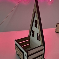 Коледна кутийка- Къща с много прозорчета