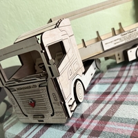 Камион от дърво – Декоративен поставка за алкохол