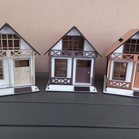 Дървена луксозна касичка във форма на къщичка