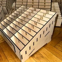 Дървена стойка за телефони 1–30 (класна стая)