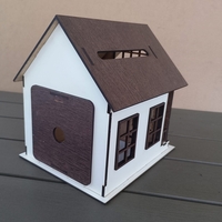 Дървена луксозна касичка във форма на къщичка