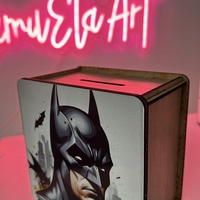 Лукс дървена касичка с цветен UV печат Батман