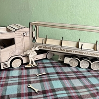 Камион от дърво – Декоративен поставка за алкохол