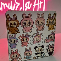 Лукс дървена касичка с цветен UV печат Лабубу