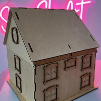 Дървена касичка Къщичка с прозорци