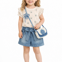 Летен комплект за момиче с дънкови панталонки и чанта с цвете