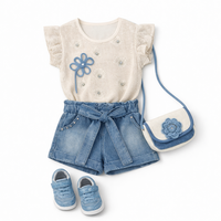 Летен комплект за момиче с дънкови панталонки и чанта с цвете