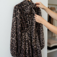 Feline – Леопардова ефирна рокля с панделка