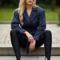 Évoque – оформящ stirrup клин с висока талия и закачане за пръста