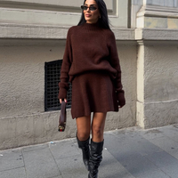 Mocha Комплект – пуловер и разкроена къса пола от плетиво