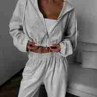 Спортен екип „Urban Fit“ с връзки и скъсено горнище