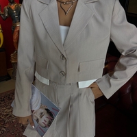 Костюм “Elegance Pleat” – късо сако и плисирана пола