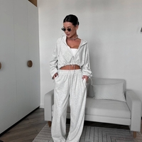 Спортен екип „Urban Fit“ с връзки и скъсено горнище