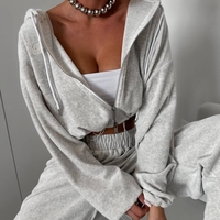 Спортен екип „Urban Fit“ с връзки и скъсено горнище