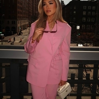Pink Elegance – Костюм със сако и панталон
