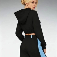 Памучен спортен екип със скъсен суитчър и деним долнище с висока талия