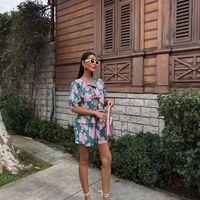Сет от панталонки и блузка с връзки на цветя