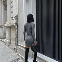 Къса плетена рокля „CozyCharm“ с връзки на бедрото