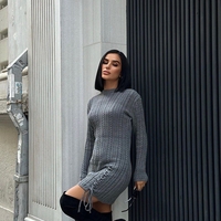 Къса плетена рокля „CozyCharm“ с връзки на бедрото