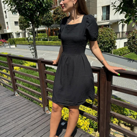 Ленена черна рокля с гол гръб с връзки